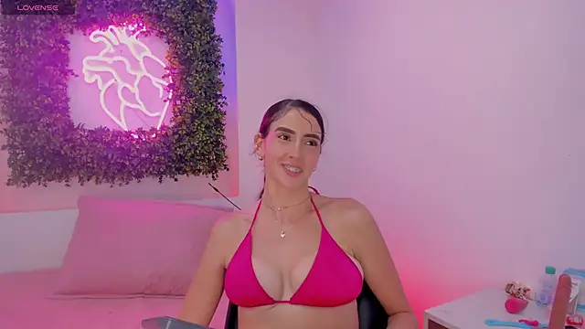 Itzel_Geneva live sex cam