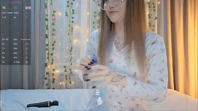 CarolinePepper live sex cam