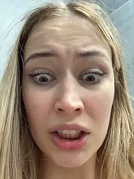 blonde_exe's cam snapshot