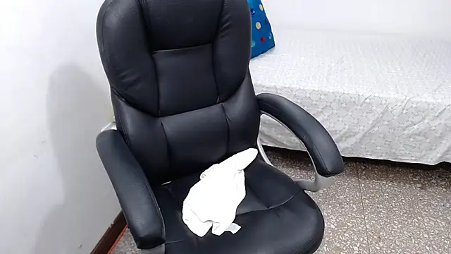 emiliaa_hot live sex cam