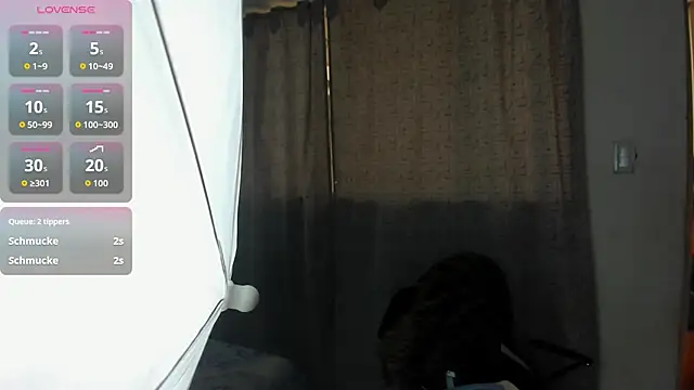 miss_charlott_18's cam snapshot