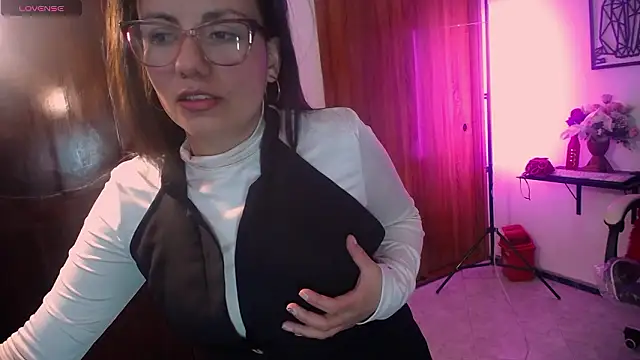 QueenRose94's cam snapshot