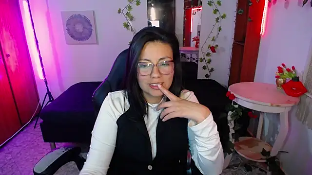 QueenRose94's cam snapshot