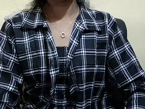 Khushi_v's cam snapshot