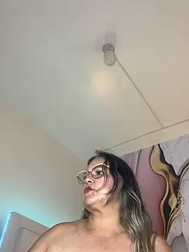 Lucy_Milf_474 live sex cam