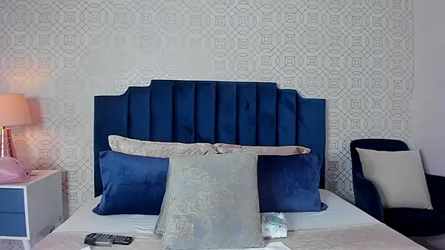 ashleythompson2025 live sex cam