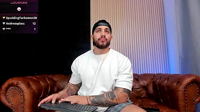 KyleNorth_'s cam snapshot