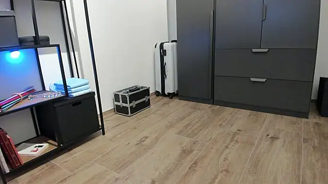 molicaremolicare's cam snapshot