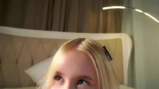 AunclreaVache live sex cam