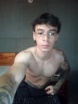 zoldick_huge's cam snapshot