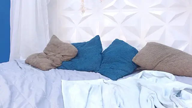 Amara_Brunette01's cam snapshot