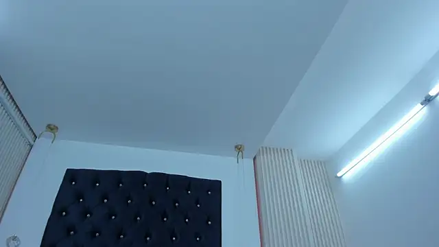 YallianaBrooks live sex cam