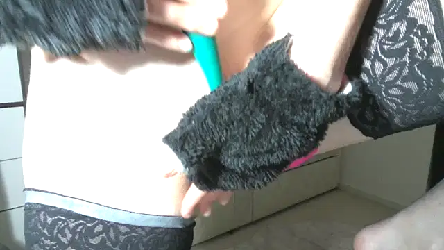 Aromaloveqq's cam snapshot