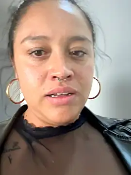 -Mia1's cam snapshot