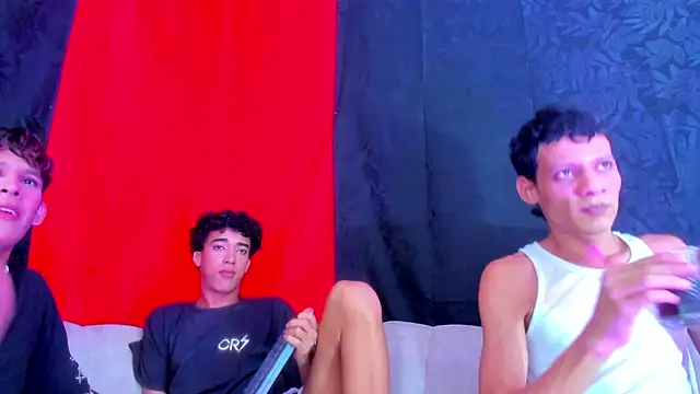 Pleasure_boys_hot's cam snapshot