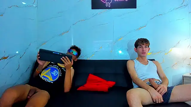 Room_boys_hot's cam snapshot