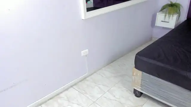 Yasminbrattz live sex cam