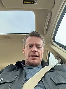 DILFiGuess1 live sex cam