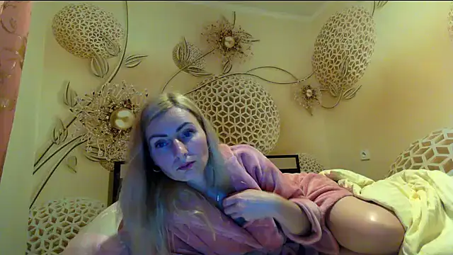 Yourrealgirl's cam snapshot