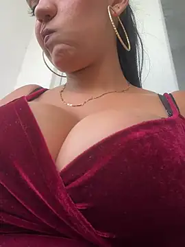 Sara-77 live sex cam