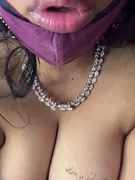 HeartQueen05 live sex cam