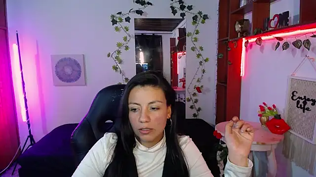 QueenRose94's cam snapshot