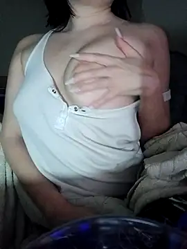 HornyCumBitch's cam snapshot