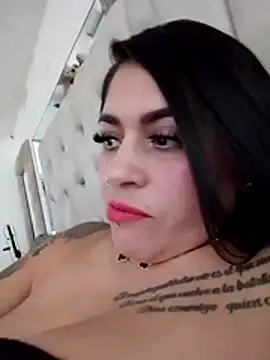 chelaqueen_'s cam snapshot