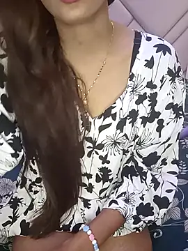 TrendyTales_'s cam snapshot