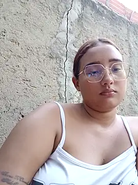 young_dairy01's cam snapshot