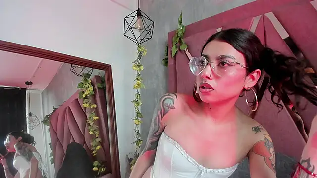 viollettaa_'s cam snapshot