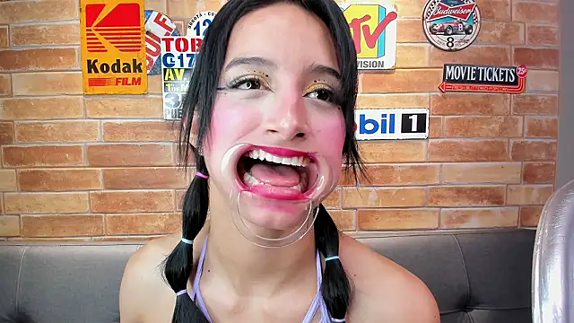 foxy_sharlotte's cam snapshot