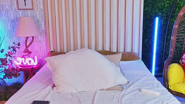 AnyaLov live sex cam