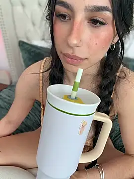 LoveLillyy live sex cam