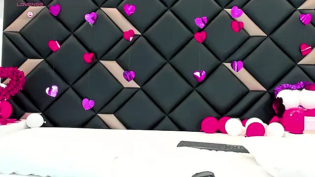 GeraldineSandoval's cam snapshot