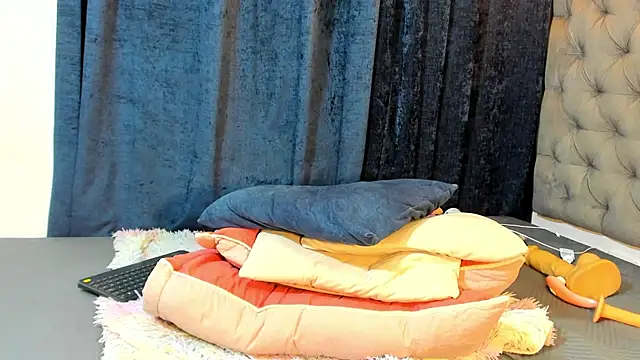 nahiroby_ebony's cam snapshot