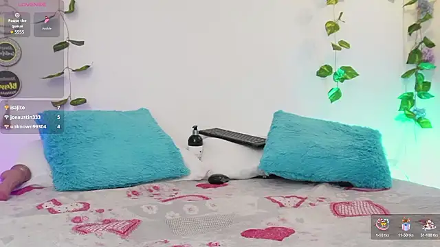 saraBow's cam snapshot