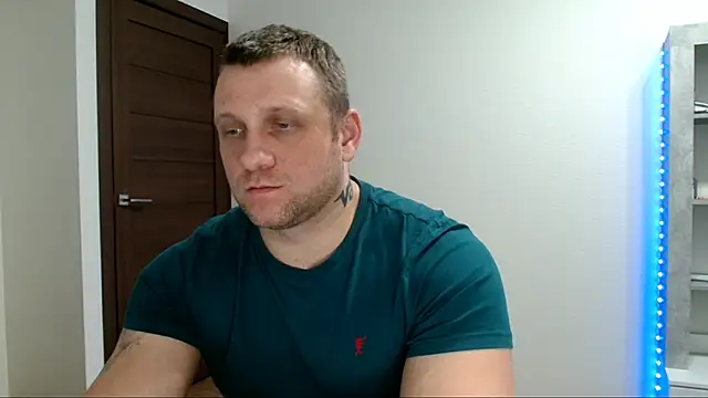 B-L-O-N-D's cam snapshot