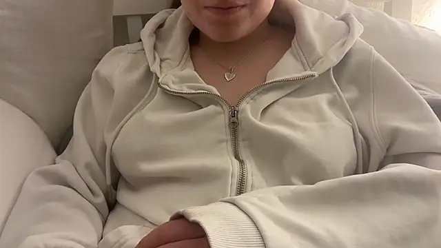 Lucyschickt live sex cam