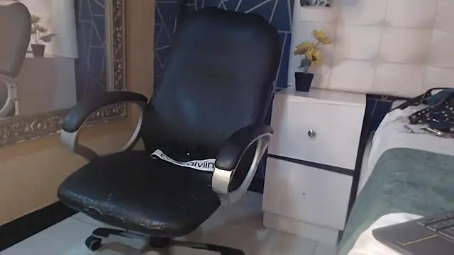 NoaahTylor live sex cam