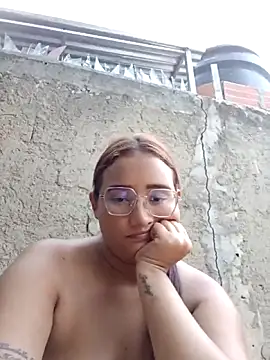 young_dairy01's cam snapshot