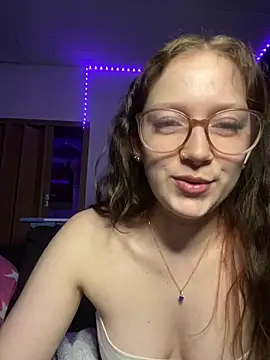 YoungLisaa18's cam snapshot