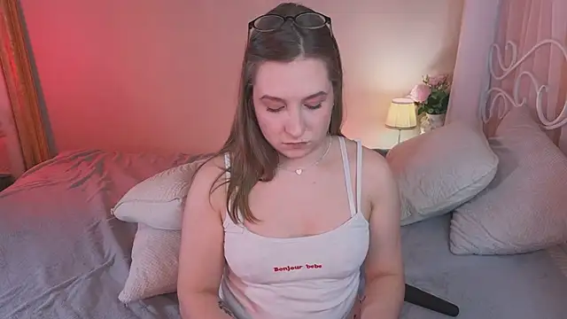 saint_trisha's cam snapshot