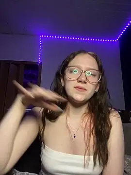 YoungLisaa18 live sex cam