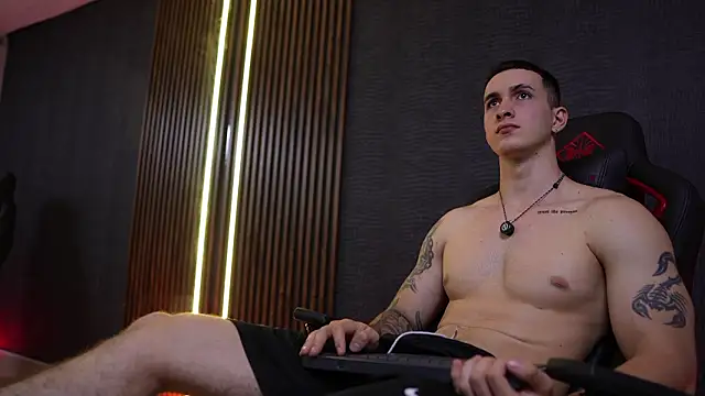 JacksonOlsenn live sex cam