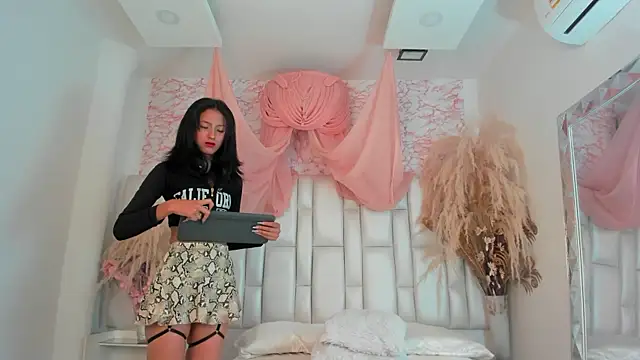 AlisHoward's cam snapshot