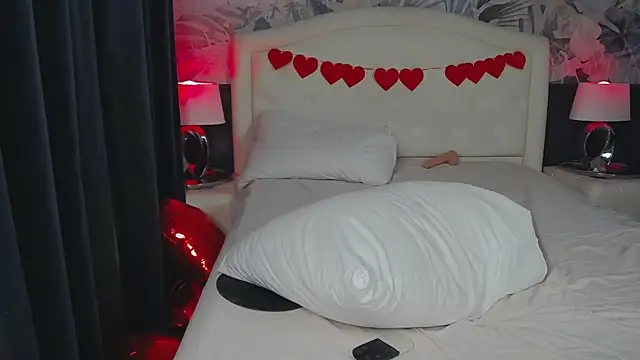 MaeveMoon live sex cam