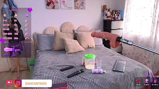 DanielaCortes03's cam snapshot