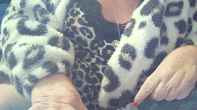 Playful_MILF_Demi live sex cam