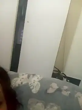 loveofpetitegirls34's cam snapshot